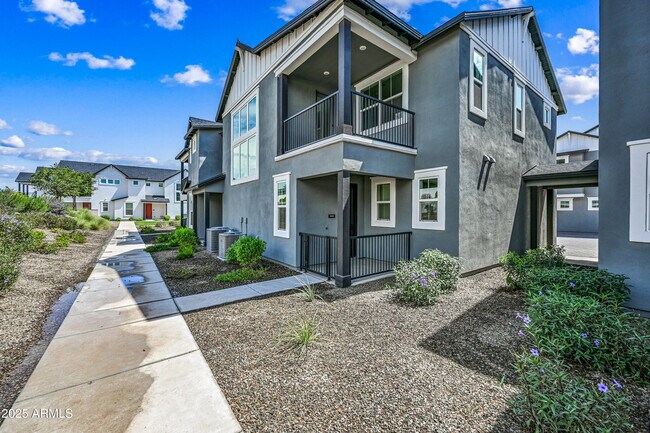 Primary Photo - 11300 N Casa Dega Dr