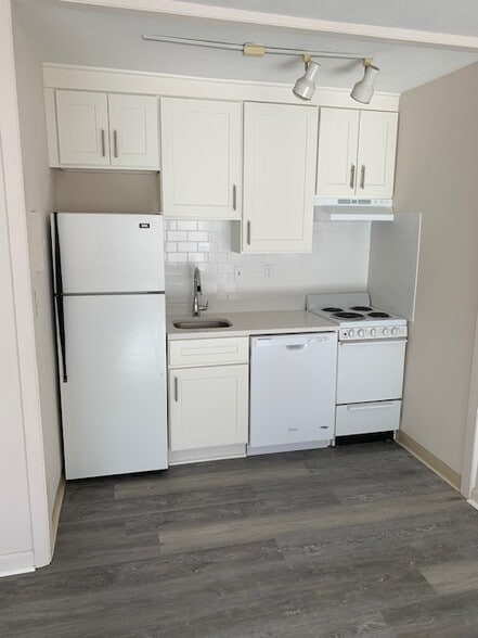 Building Photo - 10 Hammond Pond Pky