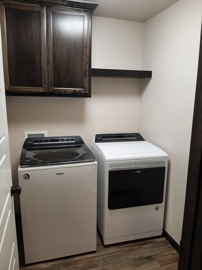 Building Photo - 4210 W Country Club Dr