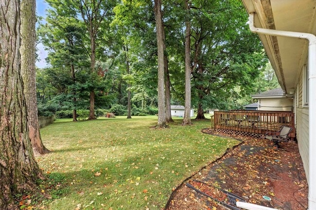 Building Photo - NEW LISTING! 3 BED/2 BATH HOUSE!