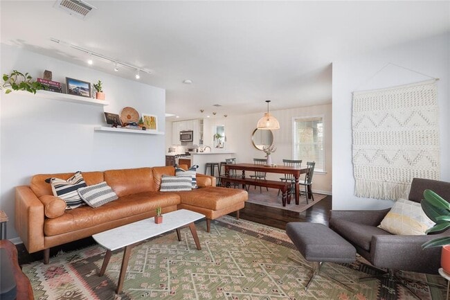 Building Photo - 3005 E 14th St