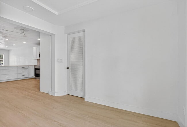 Building Photo - 529 NE 18th St