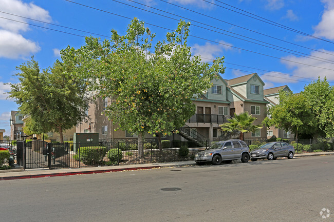 Building Photo - Magpie Creek Condominiums