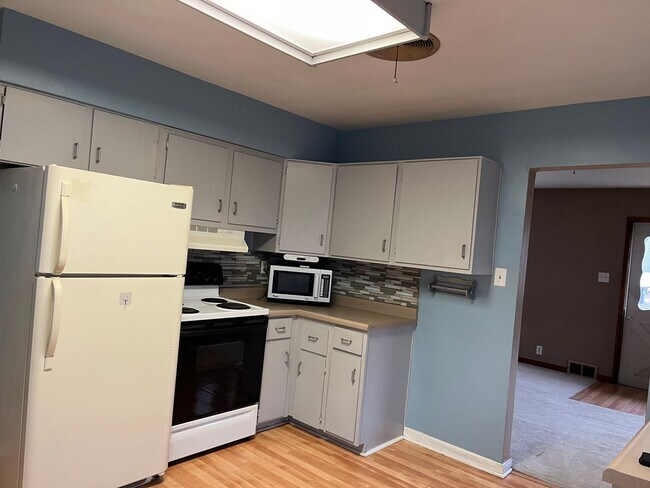 Building Photo - Coming Soon 2 Bedroom Ranch with office