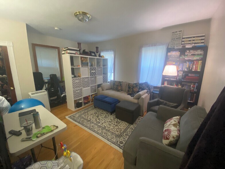 Primary Photo - 105 Brookline St