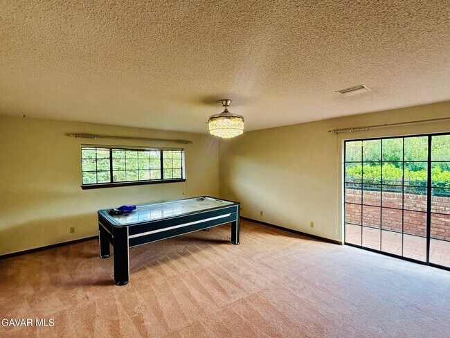 Building Photo - 527 Westlake Dr
