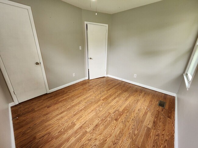 Building Photo - AMAZING 1 Level Columbia, TN Charmer!