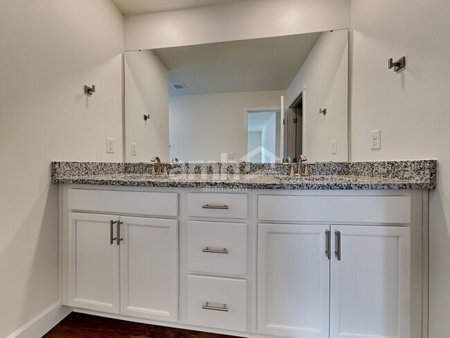 Building Photo - 19215 15th Ave Ct E