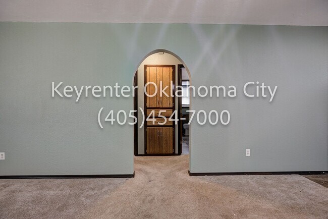 Building Photo - 10912 N Blackwelder Ave