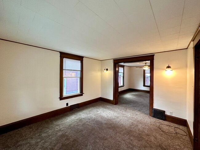 Building Photo - 923 Marshall Ave