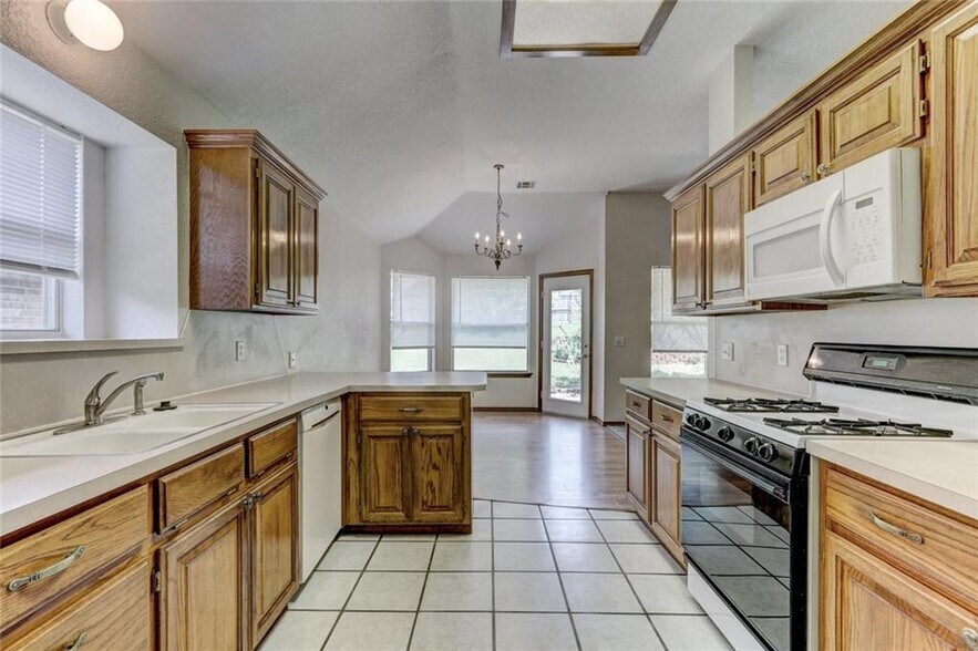 Building Photo - 305 Waterfront Dr