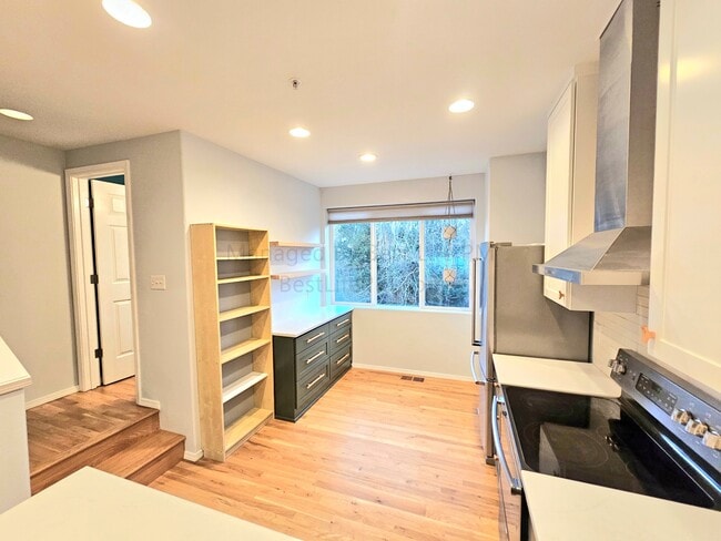 Building Photo - 13990 SW Scholls Ferry Rd