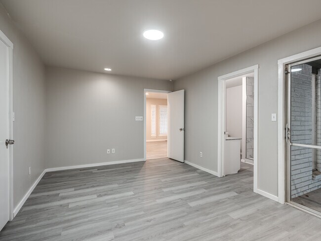 Building Photo - 12136 Thorn Ridge Rd
