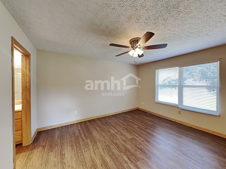 Building Photo - 808 Gascony Dr