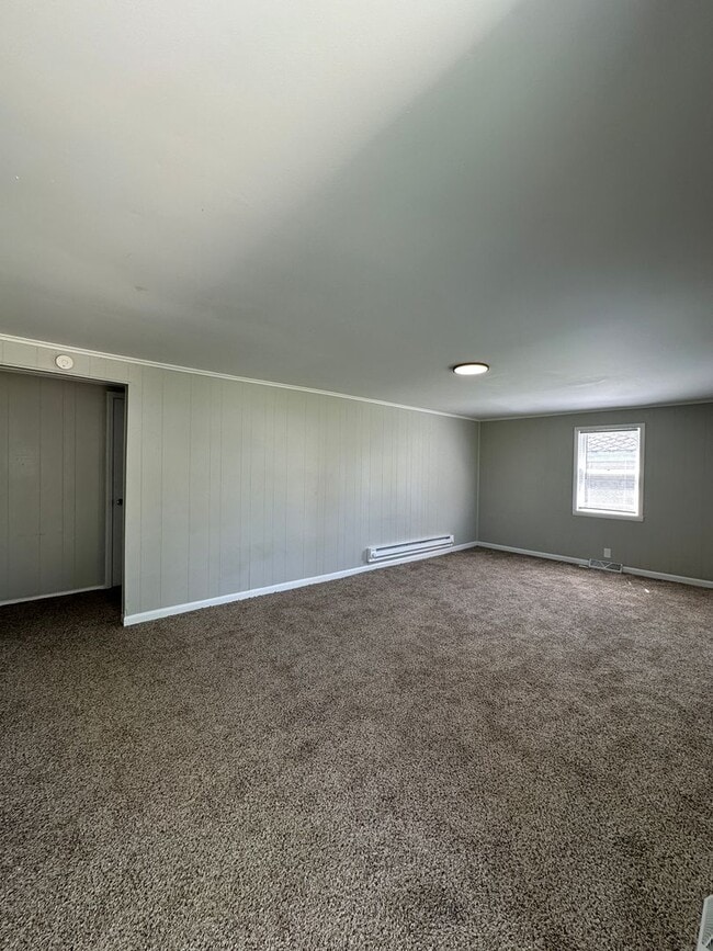 Building Photo - Backyard Nights & Front Porch Mornings — Cozy 3BR Brick Ranch in Fairlawn