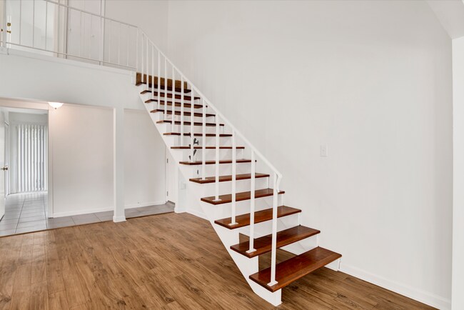 Building Photo - Freshly Renovated Townhome near Perdido Ba...