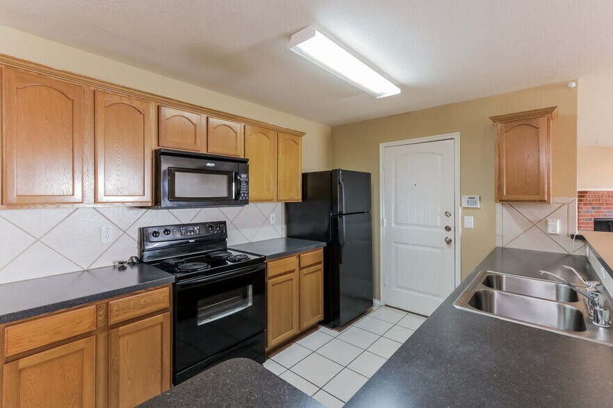 Building Photo - 762 Mission Ln