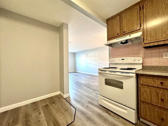 Building Photo - 12 Old Colony Ln