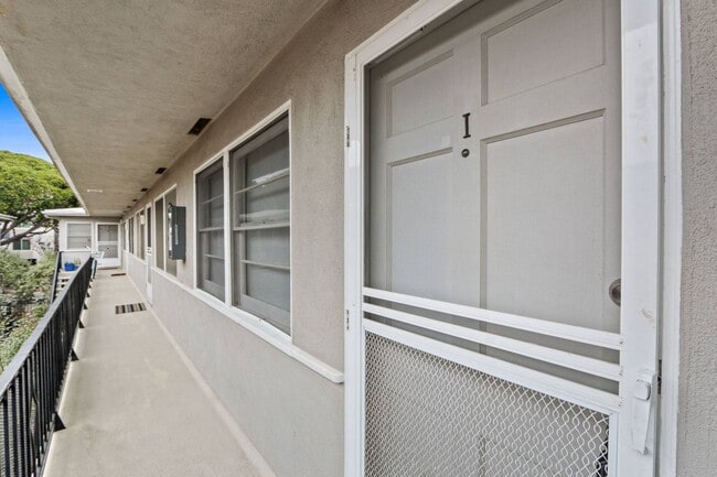 Building Photo - 814-818 2nd Street