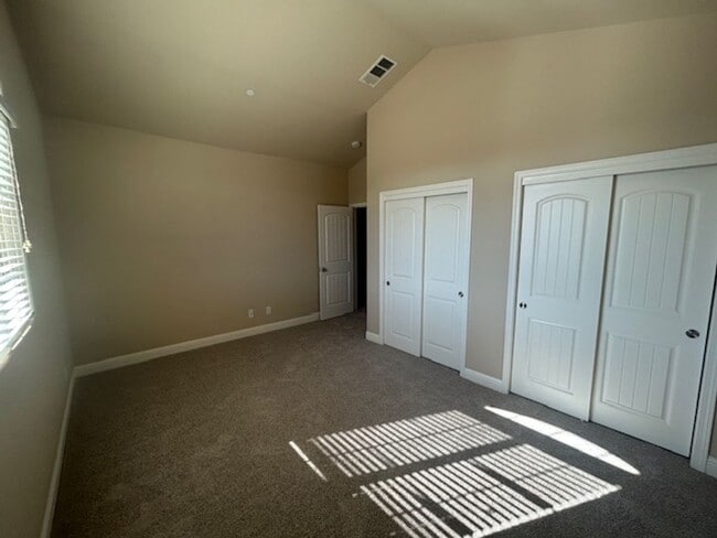 Building Photo - 4 bedroom 2 bathroom in NW Visalia coming ...