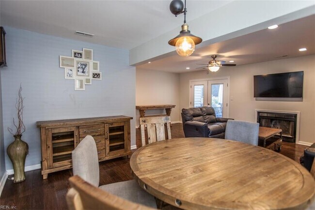 Building Photo - 1678 Skiffes Creek Cir