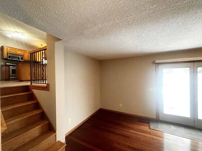 Building Photo - 9403 Lakeside Trl