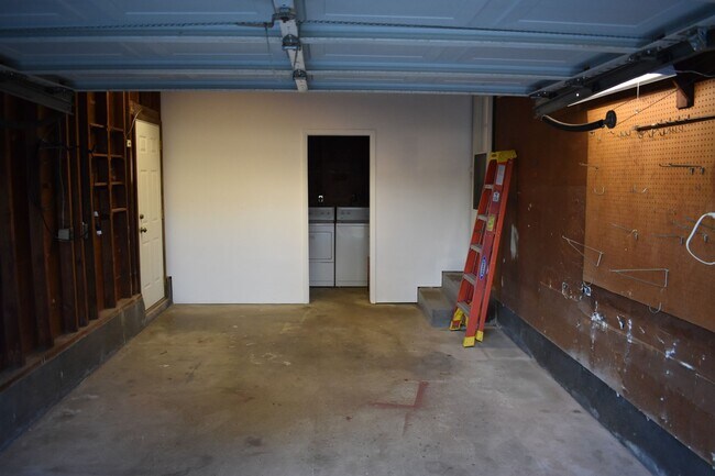 Building Photo - Updated 3 bedroom home in Norfolk