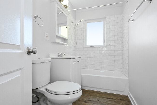 Building Photo - 10838 S Neenah Ave