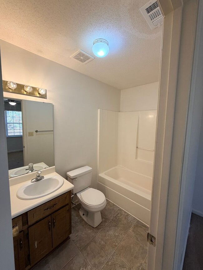 Building Photo - 2206 Pulaski Cir