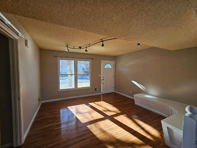 Building Photo - 150 N Carlton St