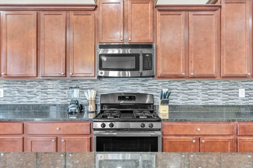 Building Photo - 7980 Blue Stream Dr