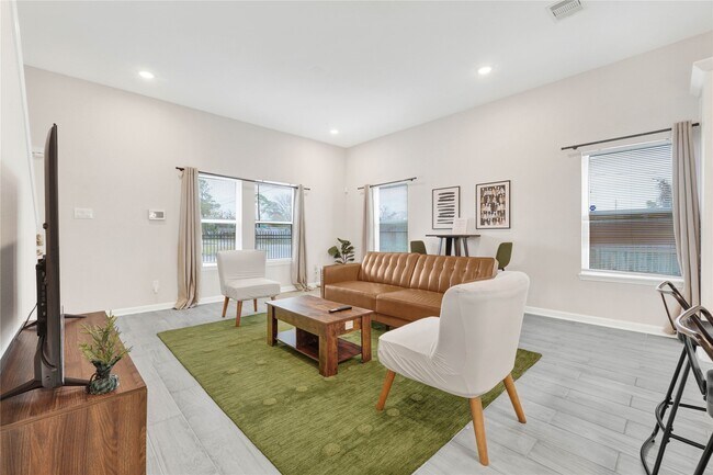 Building Photo - 6320 Laura Koppe Rd