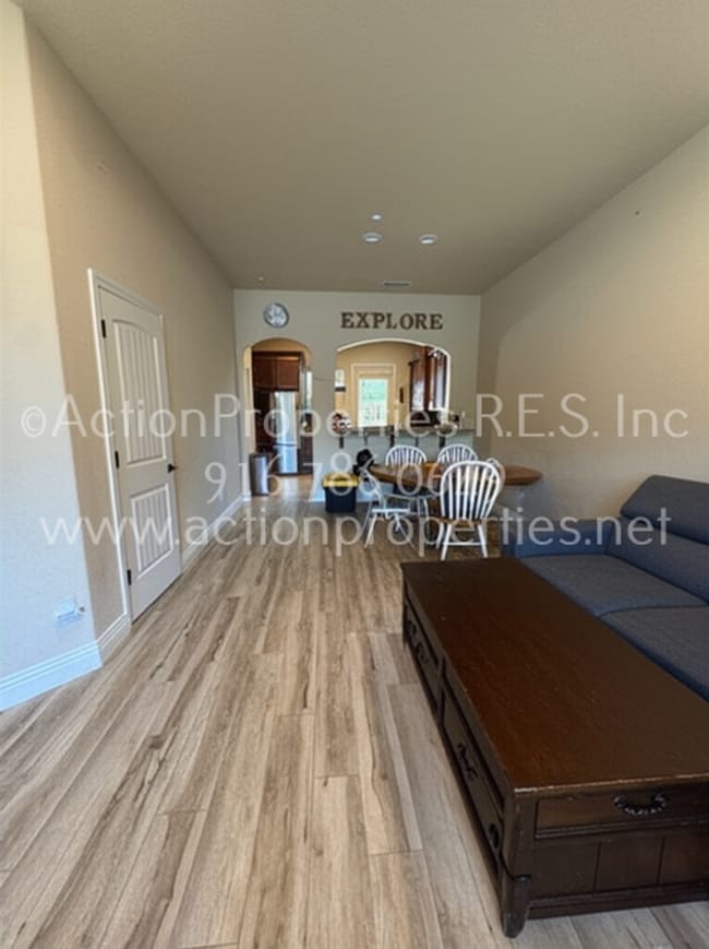 Building Photo - Gated Penryn Patio 2 Story Home, 3 Bedroom...