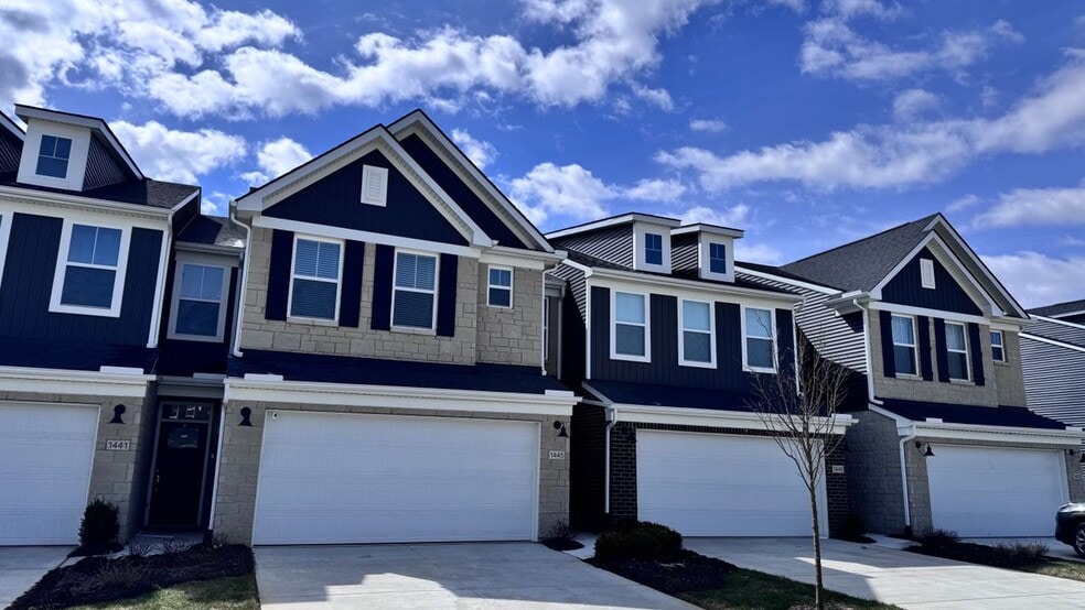 Building Photo - 1445 Superior Dr