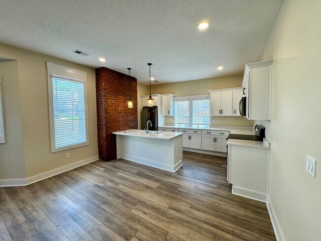 Building Photo - 206 Maple Ter