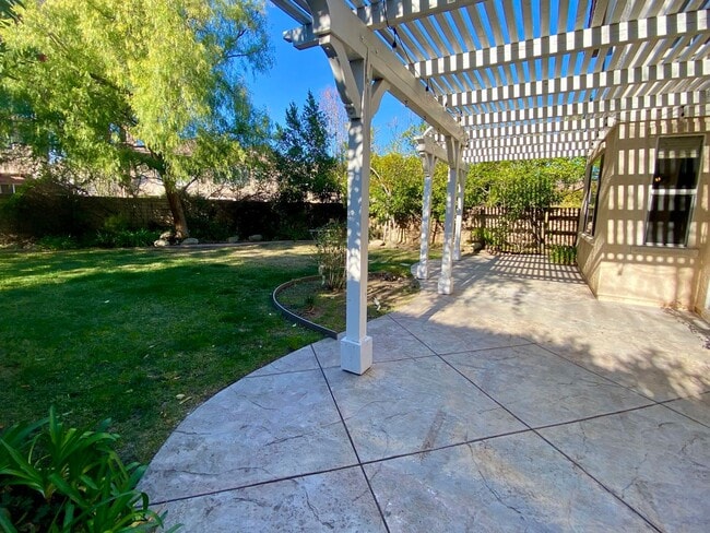 Building Photo - Spacious 4 bed 3 bath Newbury park home