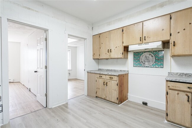 Building Photo - 85 Mapledale St
