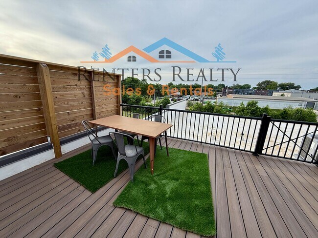 Building Photo - Stunning 3 Bedroom with Rooftop Terrace