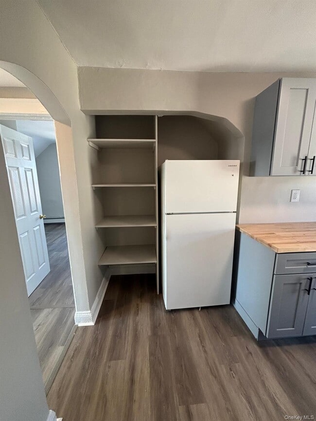 Building Photo - 127 E Chester St