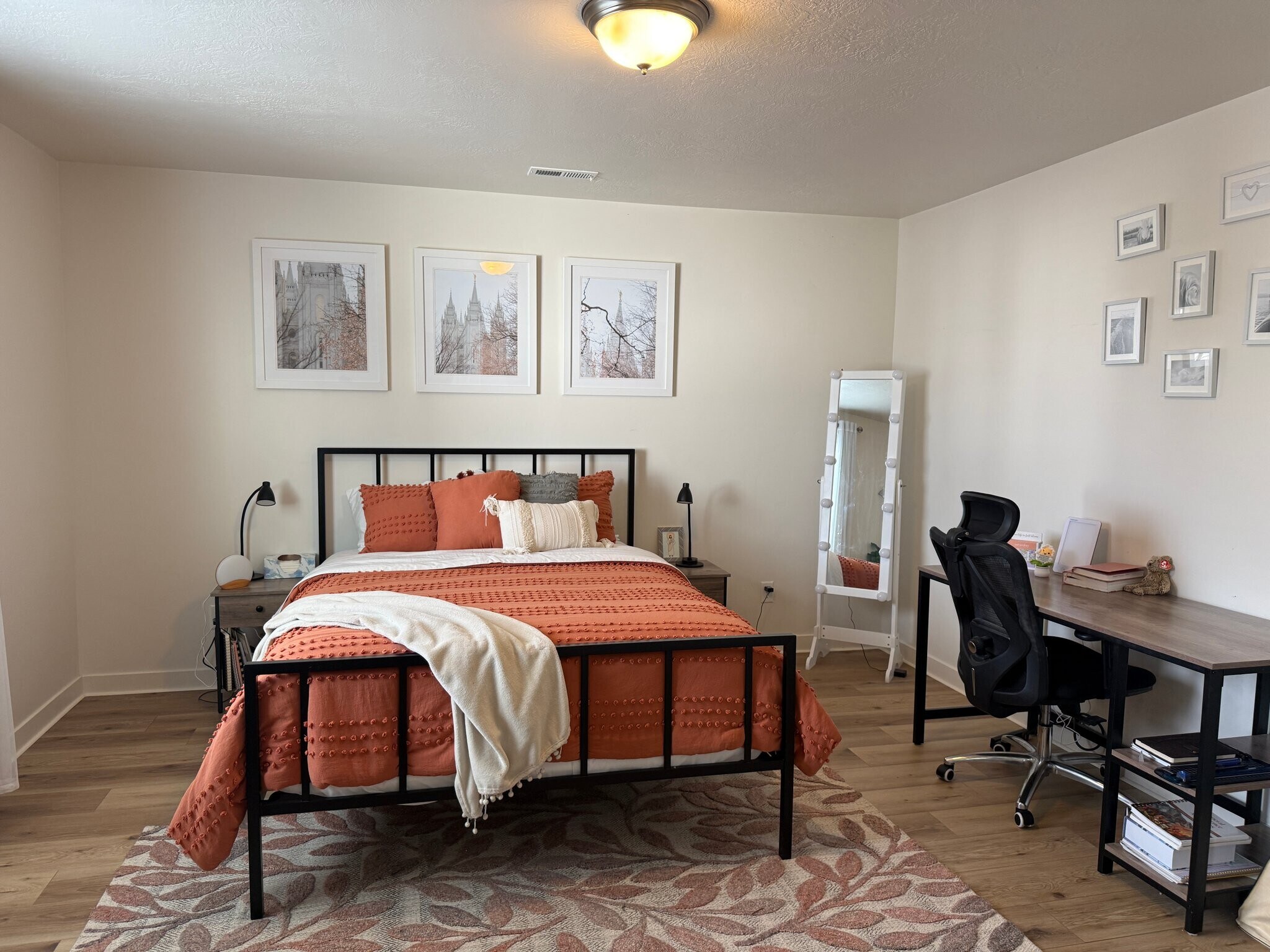 Building Photo - 885 W Edinburgh Dr