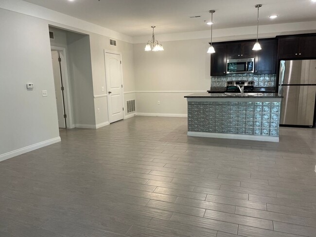 Building Photo - Shelby Township-2 Bedrooms, 2-Baths, Attac...
