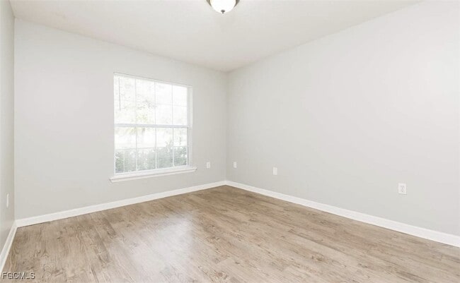 Building Photo - 3919 SE 2nd Pl