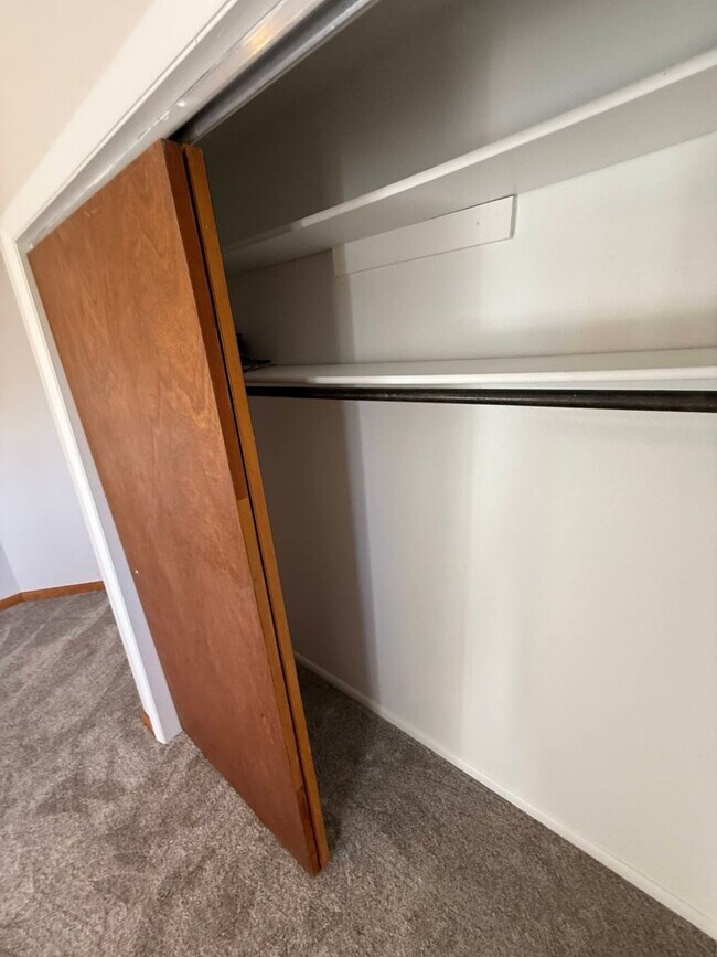 Building Photo - 3 Bed 2 Bath Large Semi-Rural Modern Beaut...