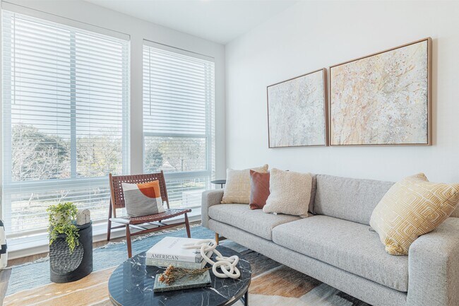 Building Photo - 10505 Deerwood Rd