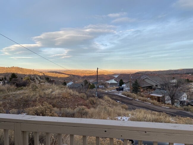 Building Photo - Mountain Bungalow in Spectacular Setting
