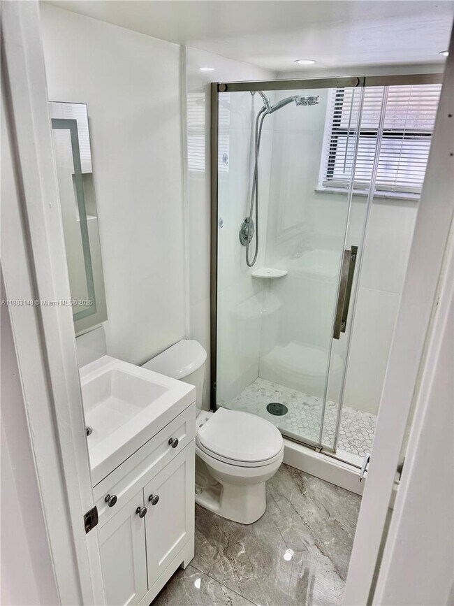 Building Photo - 2740 W 61st St