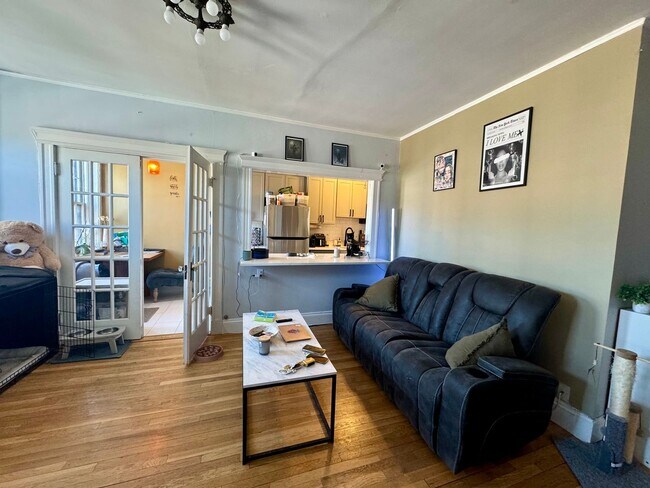 Building Photo - Spacious Cambridge 1 Bed