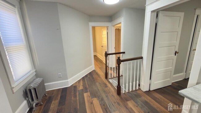 Building Photo - 55 Suydam St