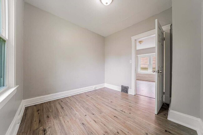 Building Photo - 3484 W 58th St