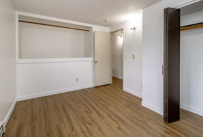 Building Photo - 13314 86 Ave E